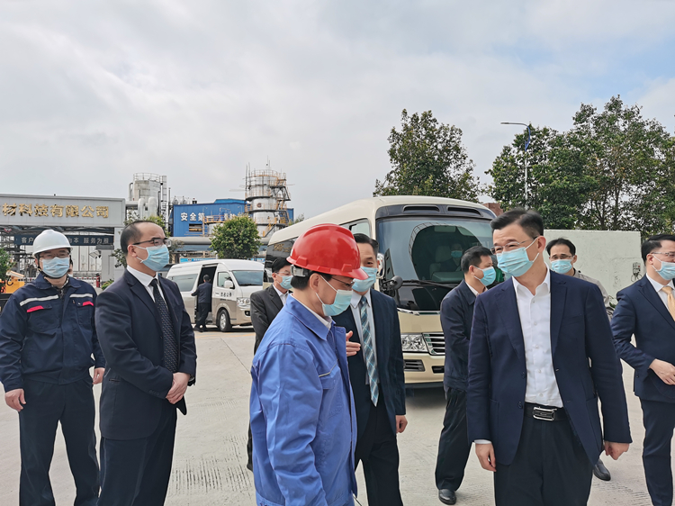 庄悦群副书记一行莅临乐动网页版树脂公司检查(2)_副本.jpg