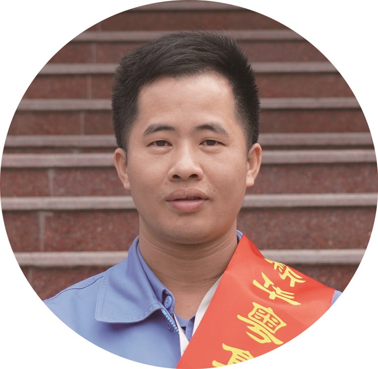 黄永富_荣获2021年度乐动网页版集团劳动模范.jpg